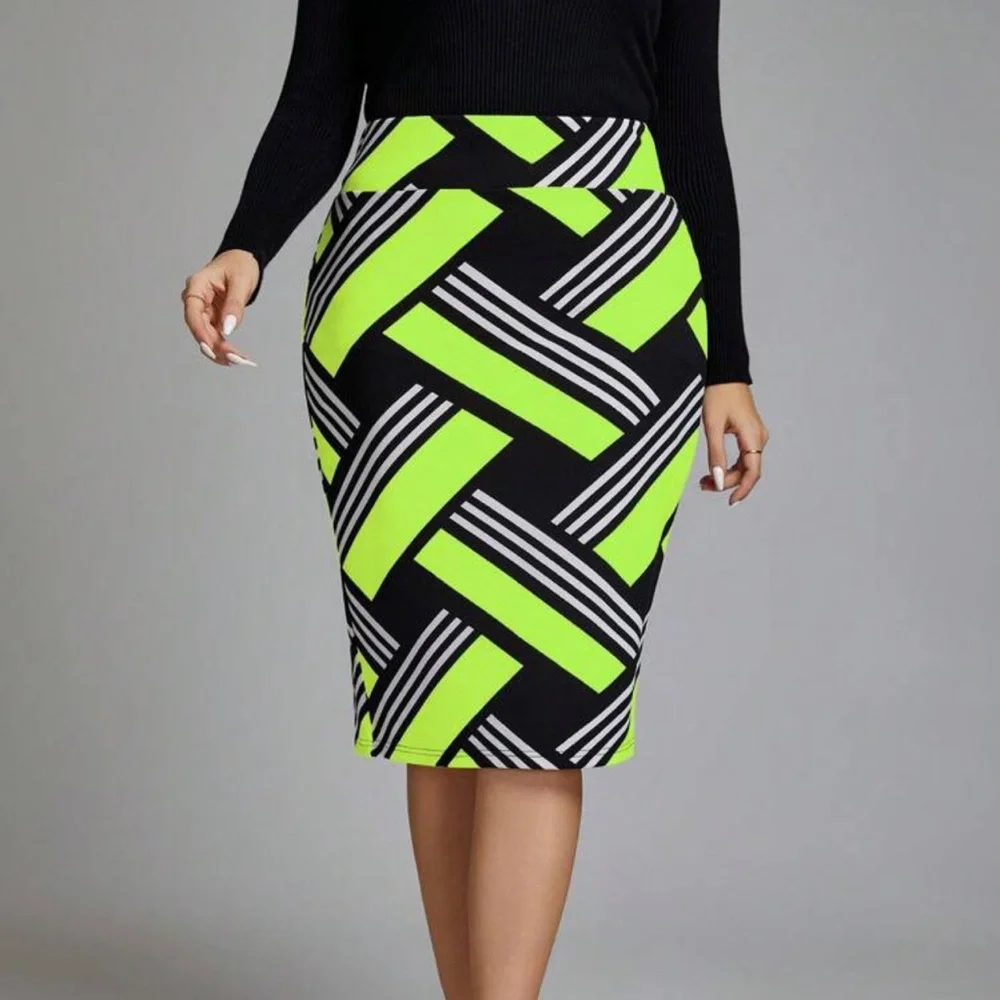 💚 PLUS Pencil Skirt 💚 - Picture 3 of 5
